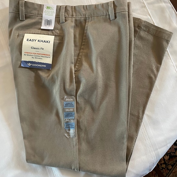 Dockers Men's Classic fit Khaki Pants 34x30 - Picture 1 of 4